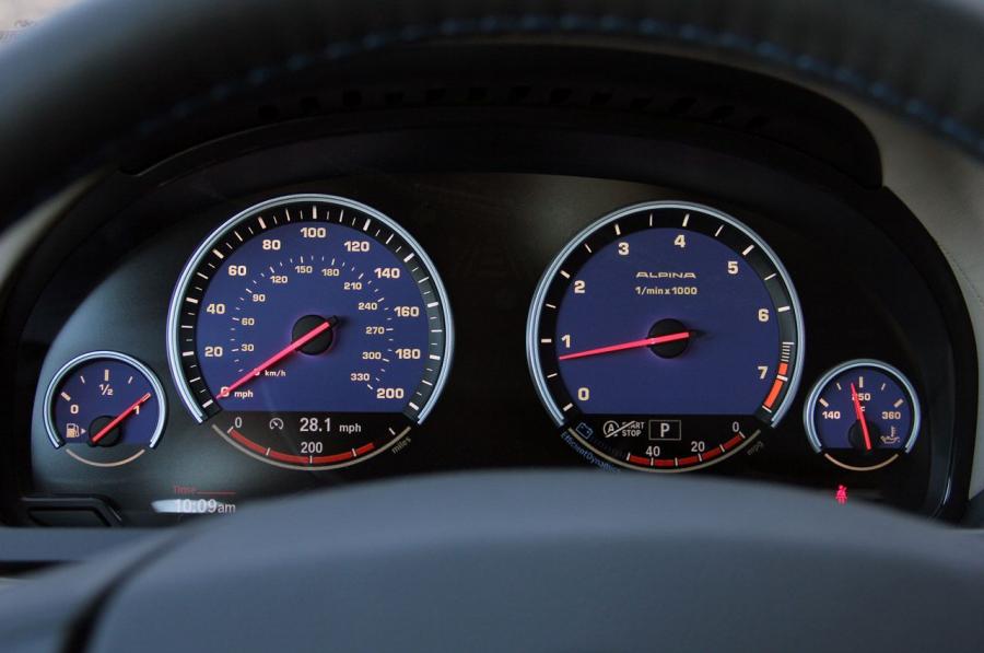 Панель приборов Alpina B7 Bi-Turbo (F01) 2012 года  (фото 16 из 80)